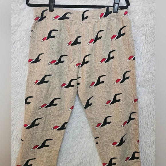 Hollister Mens  Beige Christmas Joggers with Black and Red Print  Mens Size M - Picture 5 of 14
